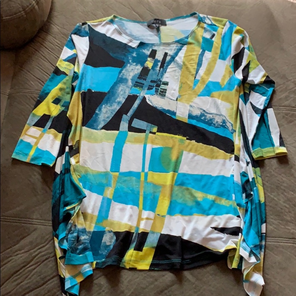 Loose fitting, colorful patterned blouse!